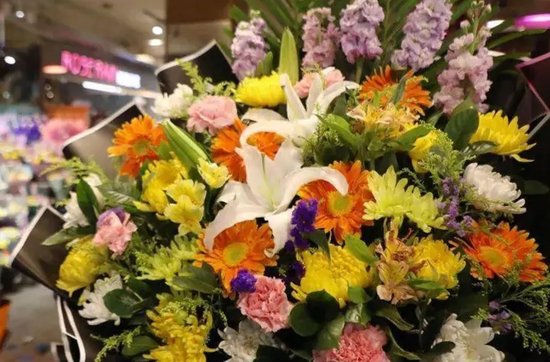 灵堂鲜花布置